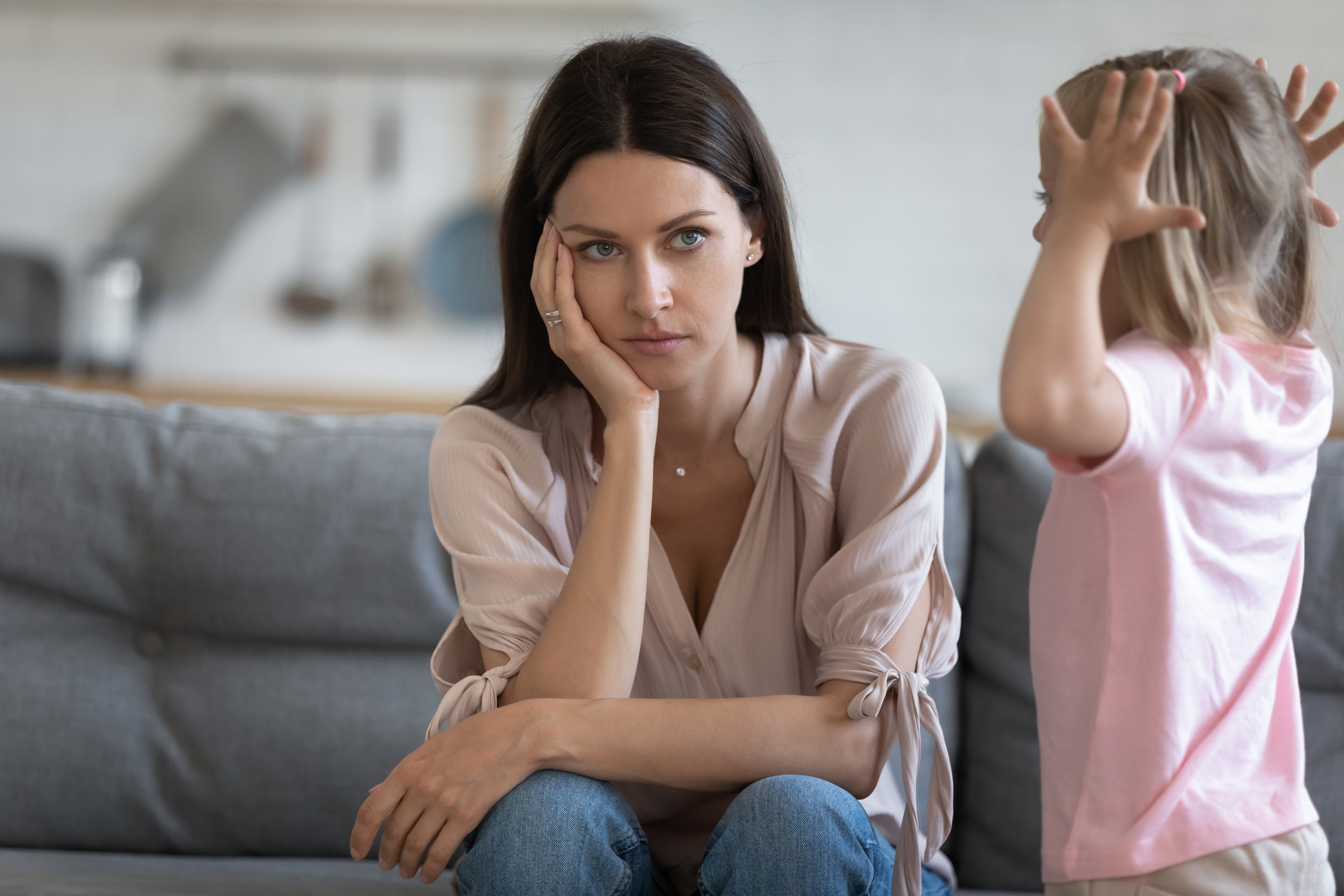 Porque é que a moderação das emoções começa nos pais e se reflecte nos filhos?
